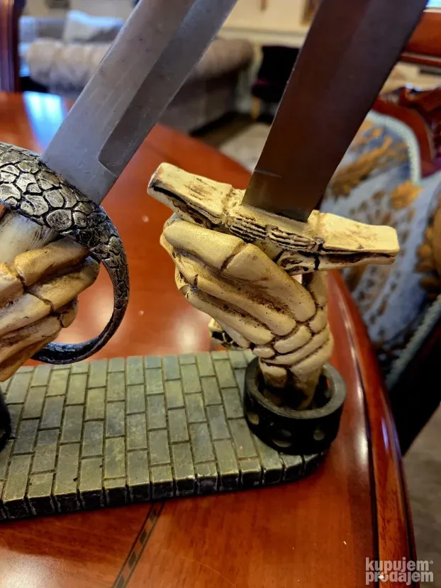 Figura pirati sa kariba, čelik secivo, kupljeno u Parizu