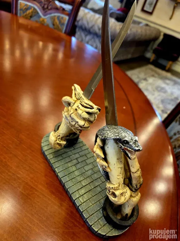 Figura pirati sa kariba, čelik secivo, kupljeno u Parizu