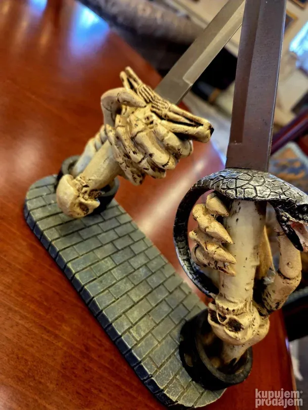 Figura pirati sa kariba, čelik secivo, kupljeno u Parizu