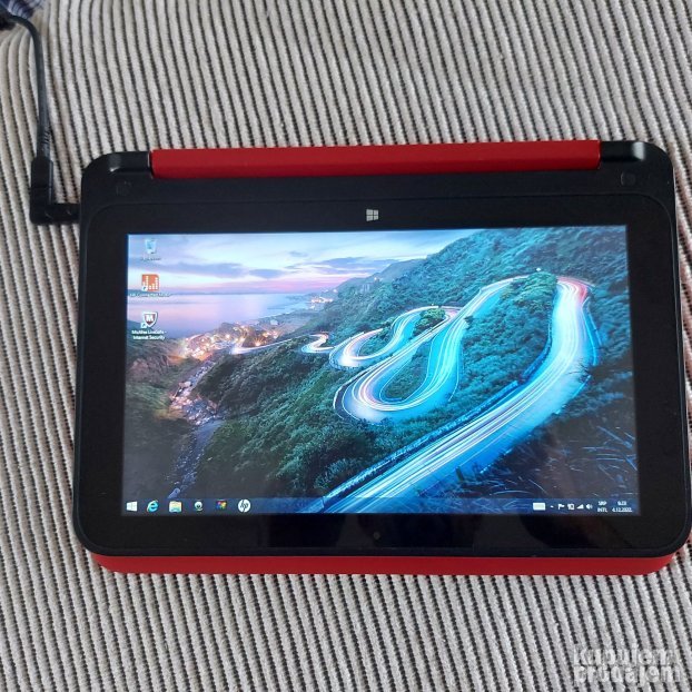 HP Pavilion 11 Transformer x360 500GB/4GB/punjac odlican