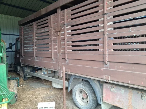 Kamion Mercedes 814 stocar