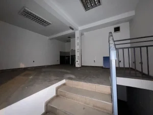 Odličan ulični lokal na Podbari! 93m2