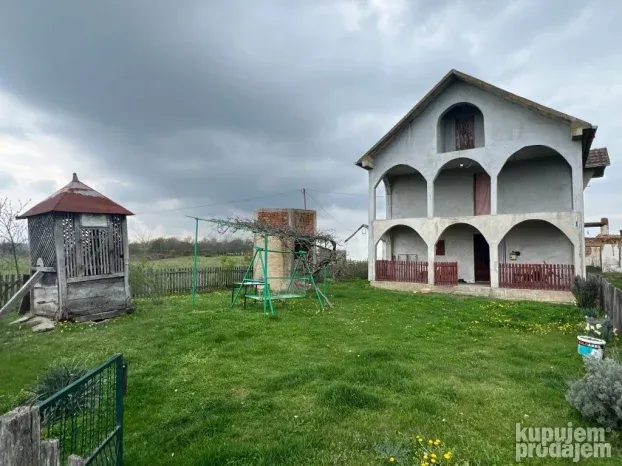 Seosko imanje na 2.3 ha