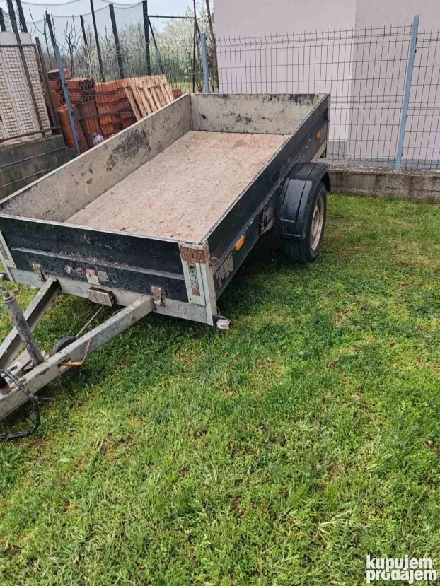 IZNAJMLJIVANJE autoprikolice marke Humbaur
