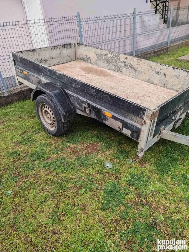 IZNAJMLJIVANJE autoprikolice marke Humbaur