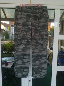 Maskirne pantalone - strane