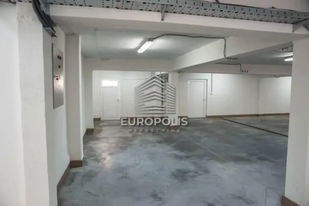 Pivljanina Baja, Dedinje, 5+ petosobna, 1400 m²