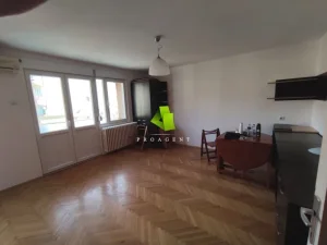 Polunamešten dvosoban stan na Crvenom pevcu