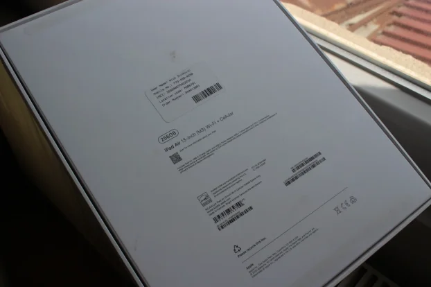 iPad Air 13-inch (M3) Wi-Fi + Cellular NOVO garancija