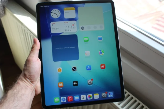 iPad Air 13-inch (M3) Wi-Fi + Cellular NOVO garancija