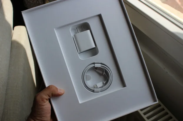 iPad Air 13-inch (M3) Wi-Fi + Cellular NOVO garancija