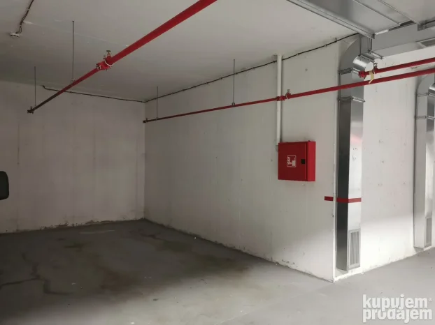 Karaburma, Milorada Dimitrijevića 1, 16 m²