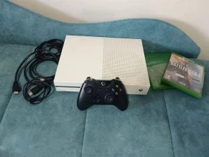 Xbox One S + Djojstik + 40 Igrica