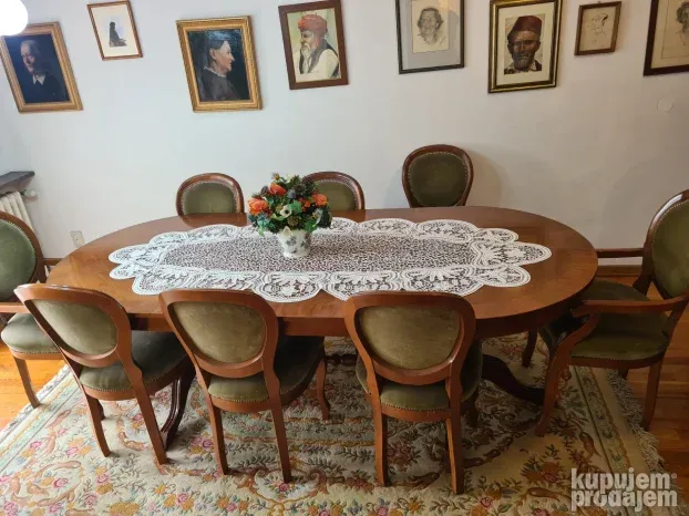 Stilski trpezarijski sto i 8 stolica