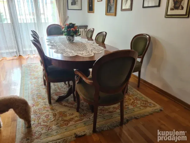 Stilski trpezarijski sto i 8 stolica
