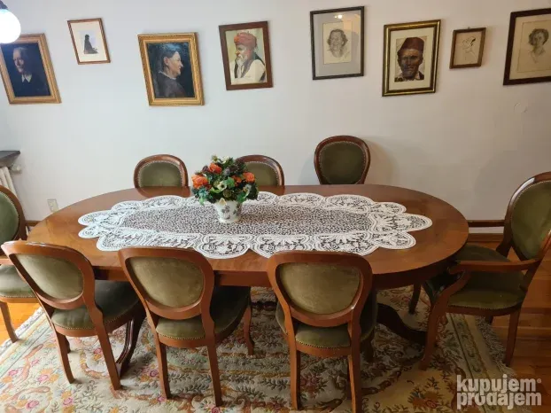 Stilski trpezarijski sto i 8 stolica