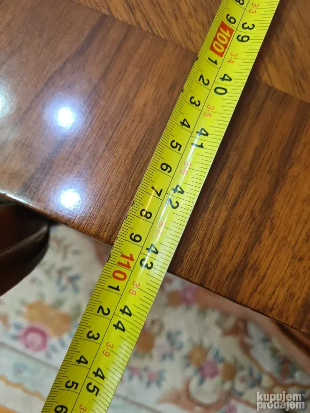 Stilski trpezarijski sto i 8 stolica