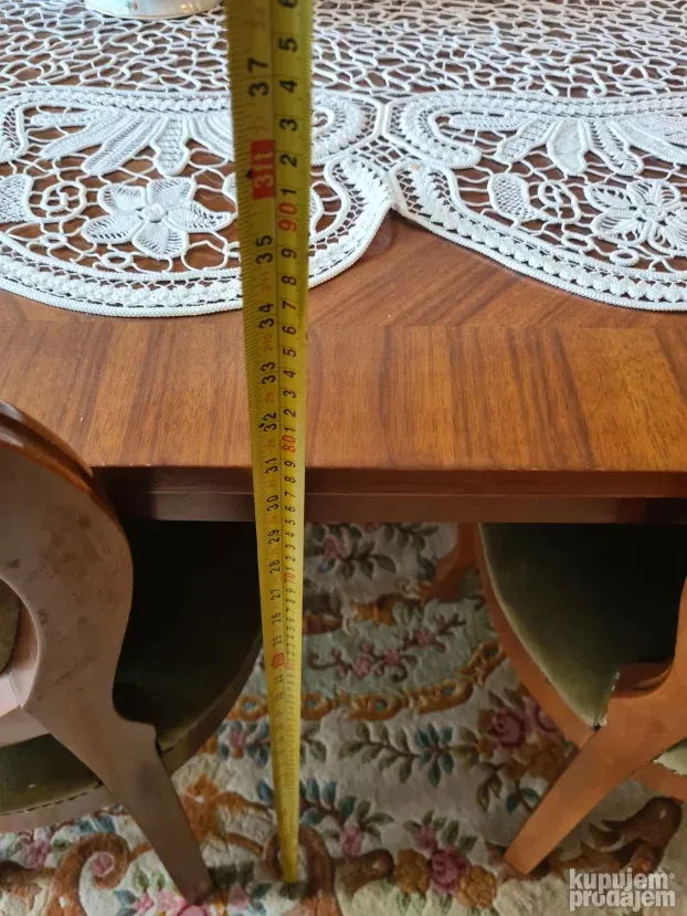 Stilski trpezarijski sto i 8 stolica