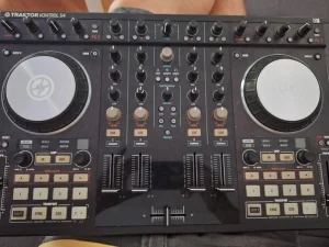 Traktor S4 MK2