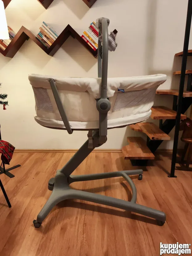 Chicco Baby Hug Air 4 u 1 - Malo korišćena kolevka