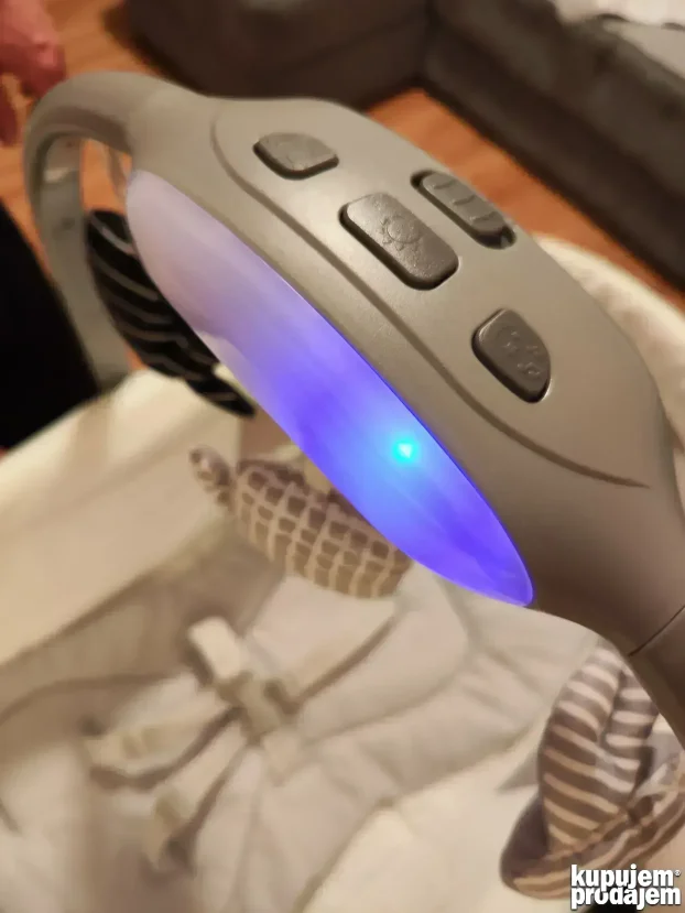 Chicco Baby Hug Air 4 u 1 - Malo korišćena kolevka