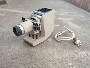 Diaprojektor za slajdove DPU H-500 SFRJ