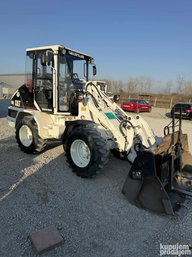 Utovarivač CAT 906
