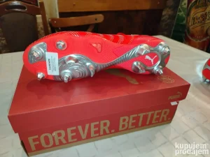 Puma Future 9 Ultimate FG u crvenoj boji.