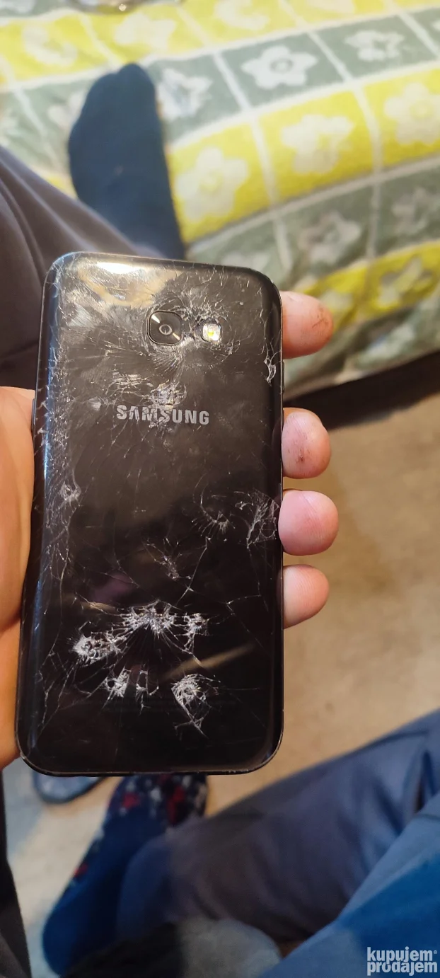 mobilni telefon samsung a3