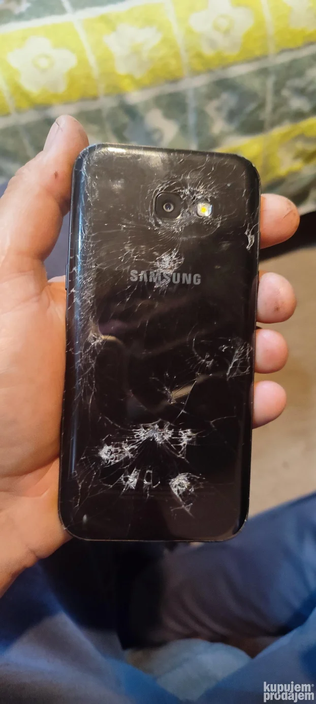 mobilni telefon samsung a3