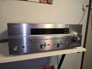 Yamaha RX-V750