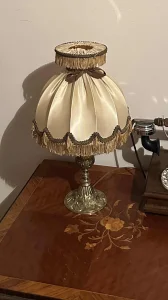 Lepa stilska mesingana lampa