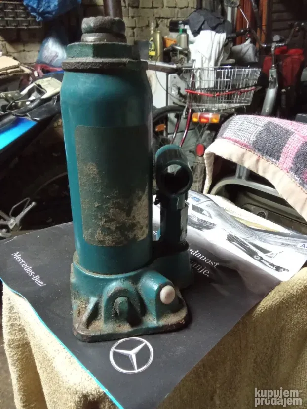 Hidraulična dvostepena auto dizalica