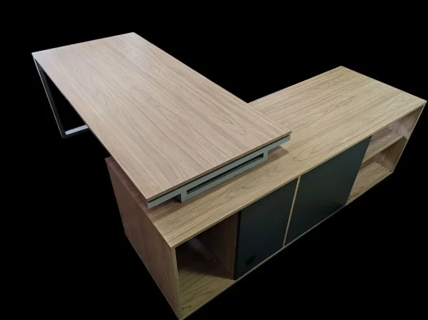 Sto radni sa komodom dim 180x185cm