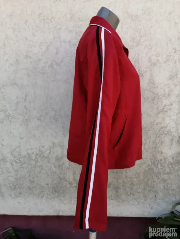 Crvena lagana sportska jakna xl