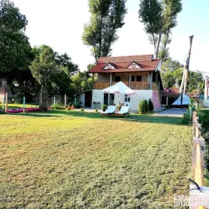 Izdaje se kuca na samoj obali Dunava