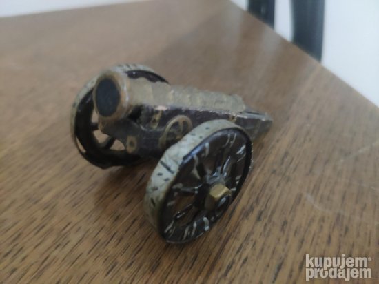 top kombinacija drvo i metal