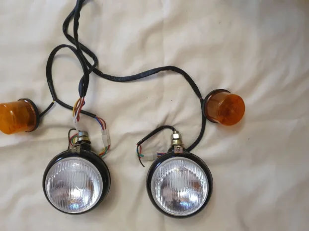 Komplet instalacija, prednji farovi i migavci za traktor 539