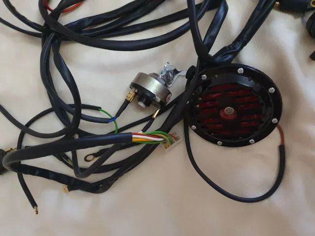 Komplet instalacija, prednji farovi i migavci za traktor 539