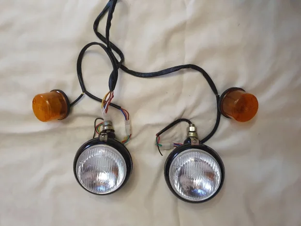 Komplet instalacija, prednji farovi i migavci za traktor 539