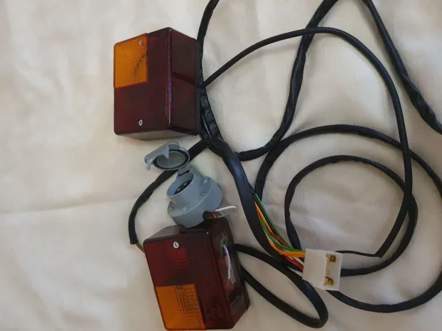 Komplet instalacija, prednji farovi i migavci za traktor 539