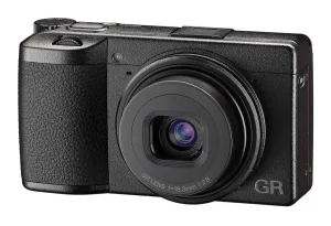 Ricoh GR III sa garancijom u kutiji
