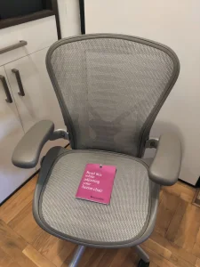 Herman Miller Aeron B velicina