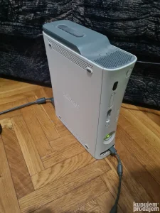 Xbox 360 + FIFA 09 + 1 džojstik