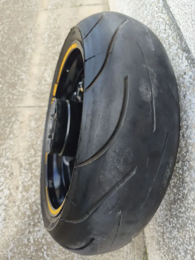 Yamaha fz1 zadnja felna sa gumom, 2009 god. - KupujemProdajem