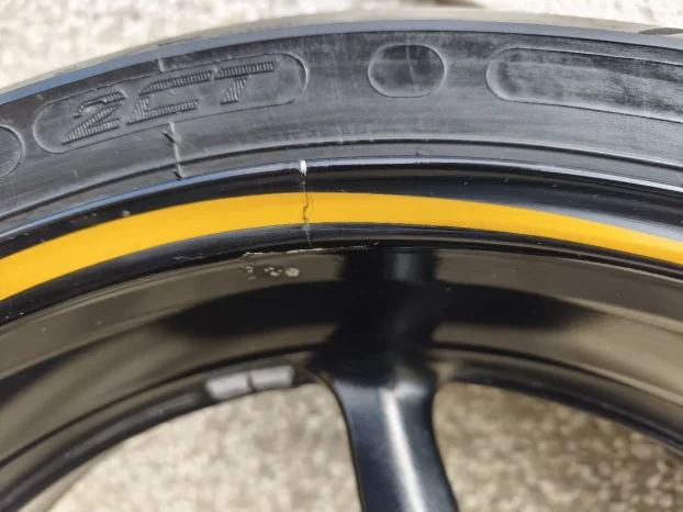 Yamaha fz1 zadnja felna sa gumom, 2009 god. - KupujemProdajem