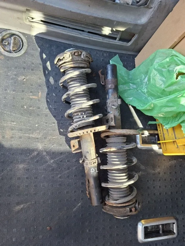 Prednji amortizeri vw polo 2005-2009 benzin 1.2
