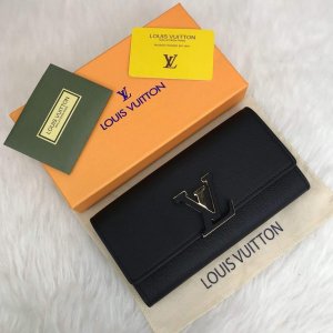 Louis Vuitton Capucines Novcanik