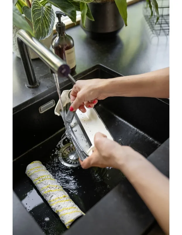 Robot usisivaš i MOP Karcher RCF 3