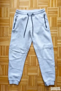 Bershka donji deo trenerke